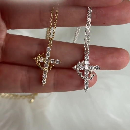 Cruz Real -  Fe, elegancia y poder en una sola joya.